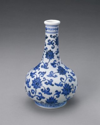 图片[1]-Blue and white vase with lotus design-China Archive